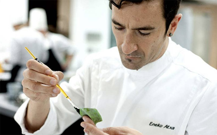 Eneko Atxa. Dentro de la lista de los 10 chefs con más estrellas Michelín en España.
