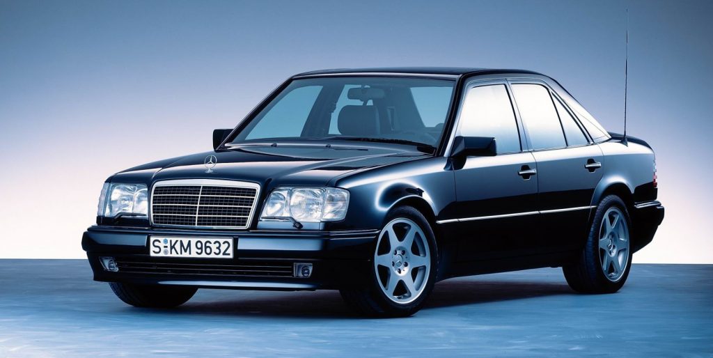 Mercedes E500. Dentro de la lista de los 10 coches más caros con más de 20 años.