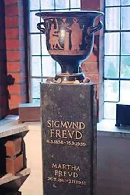 Columbario con las cenizas de Sigmund Freud